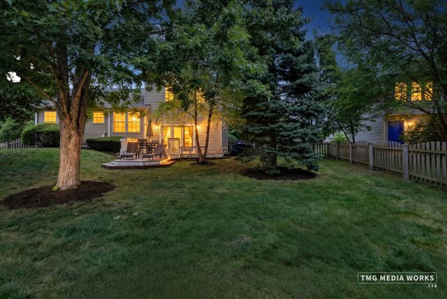 195 Meadow Lakes Boulevard, Aurora, IL 60504