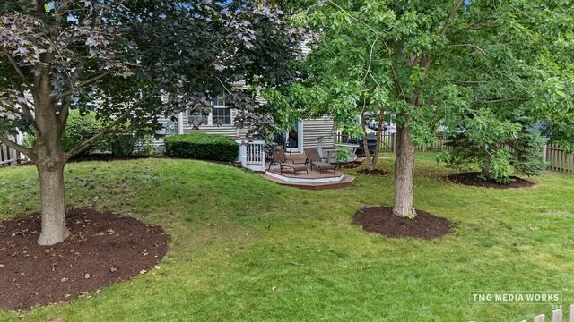 195 Meadow Lakes Boulevard, Aurora, IL 60504