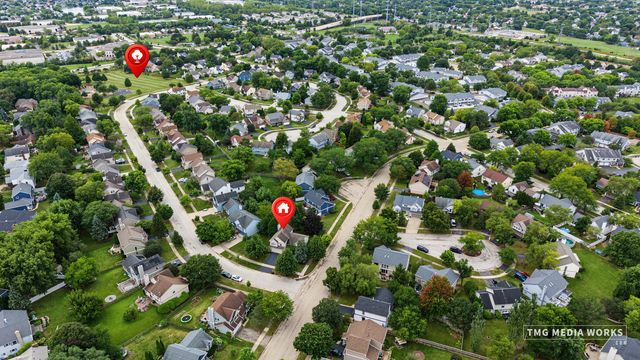195 Meadow Lakes Boulevard, Aurora, IL 60504