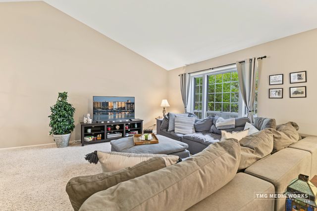 195 Meadow Lakes Boulevard, Aurora, IL 60504