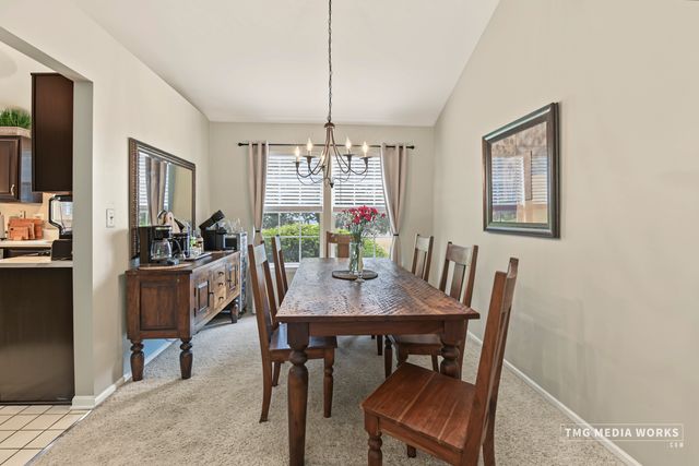 195 Meadow Lakes Boulevard, Aurora, IL 60504