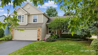 195 Meadow Lakes Boulevard, Aurora, IL 60504