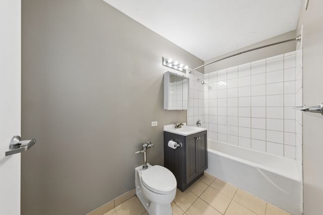 345 E Eastgate Place 204, Chicago, IL 60616