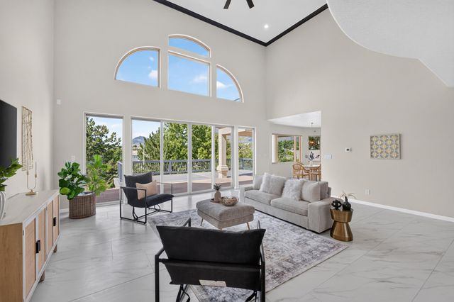 11127 Inverness Court NE, Albuquerque, NM 87111