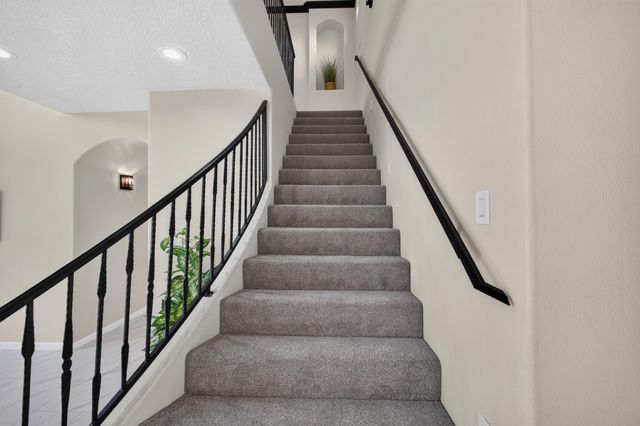 11127 Inverness Court NE, Albuquerque, NM 87111