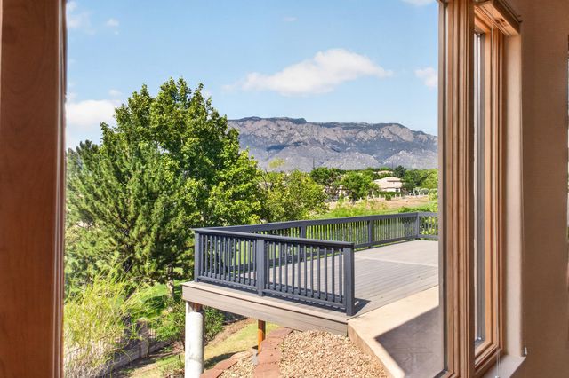 11127 Inverness Court NE, Albuquerque, NM 87111