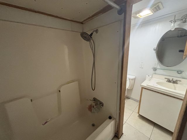 136 Jane Dr, Chauvin, LA 70344