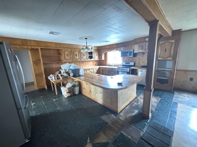 136 Jane Dr, Chauvin, LA 70344