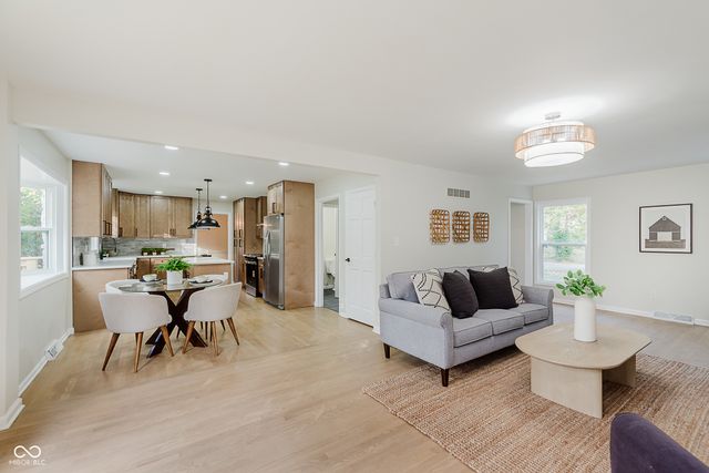 10720 Lakeview Drive, Carmel, IN 46033