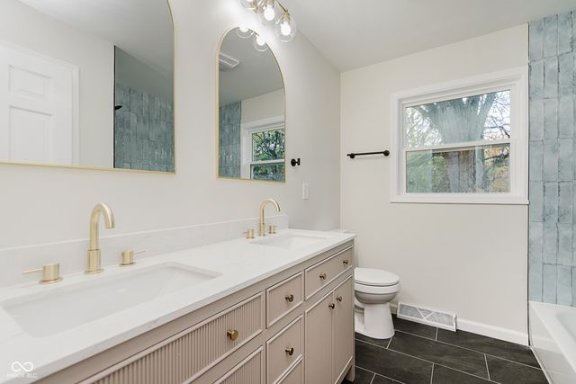 10720 Lakeview Drive, Carmel, IN 46033
