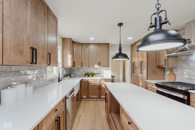 10720 Lakeview Drive, Carmel, IN 46033
