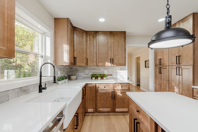 10720 Lakeview Drive, Carmel, IN 46033