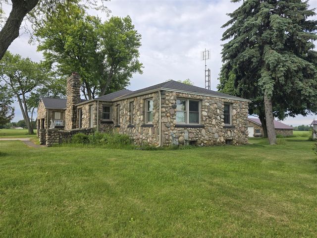 68482 White School Road, Sturgis, MI 49091