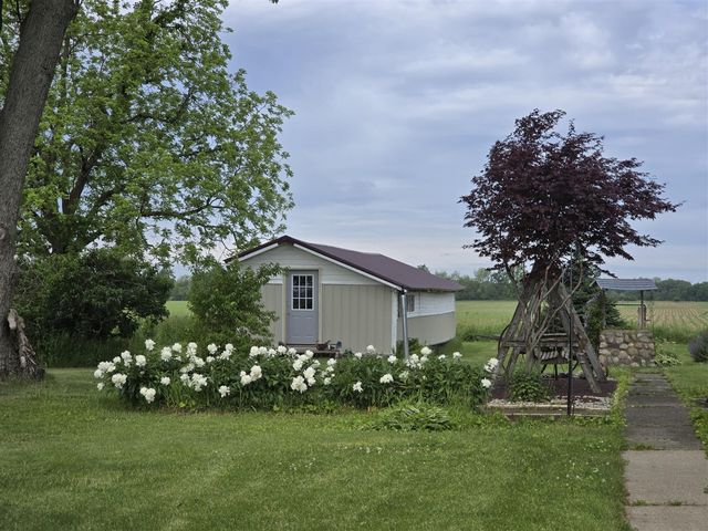 68482 White School Road, Sturgis, MI 49091