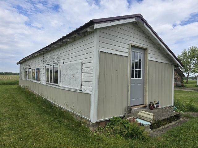 68482 White School Road, Sturgis, MI 49091