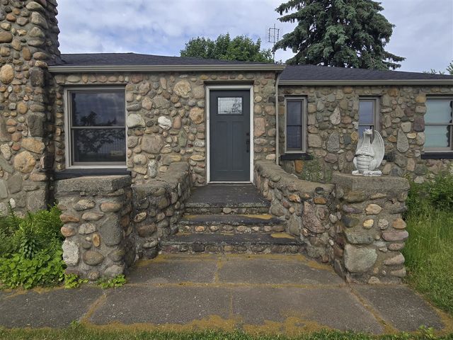 68482 White School Road, Sturgis, MI 49091