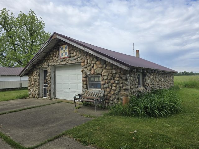 68482 White School Road, Sturgis, MI 49091