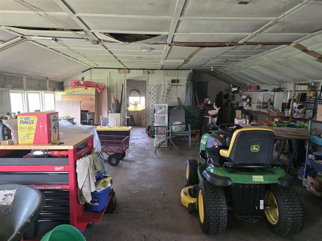 68482 White School Road, Sturgis, MI 49091