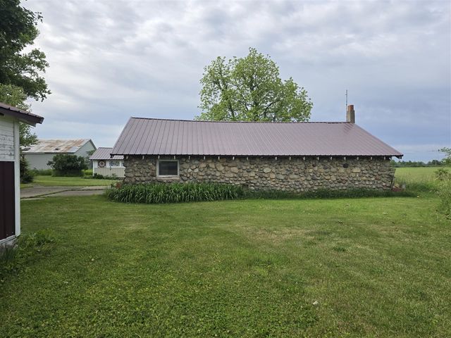 68482 White School Road, Sturgis, MI 49091