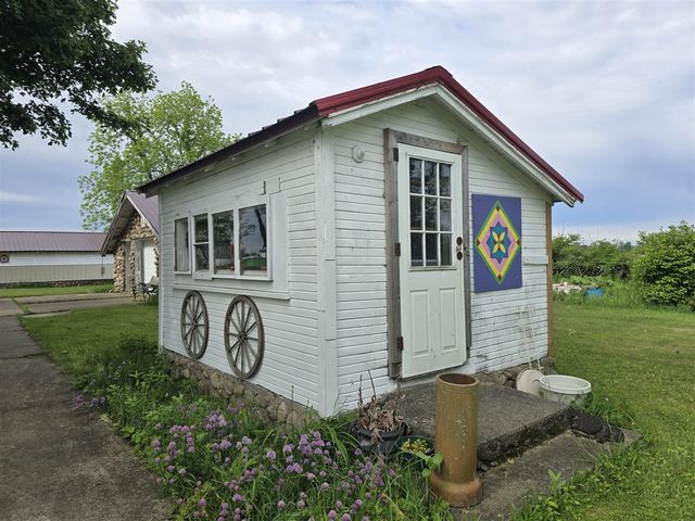 68482 White School Road, Sturgis, MI 49091