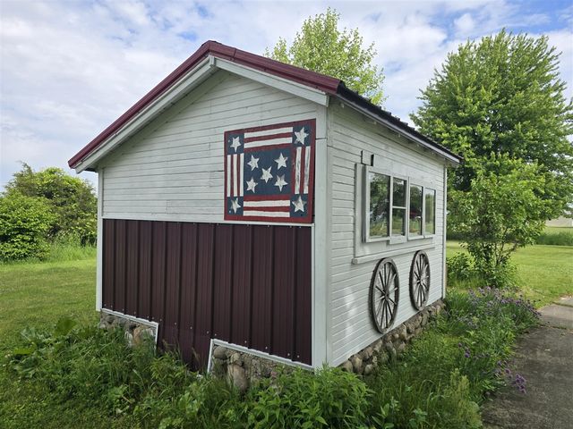 68482 White School Road, Sturgis, MI 49091