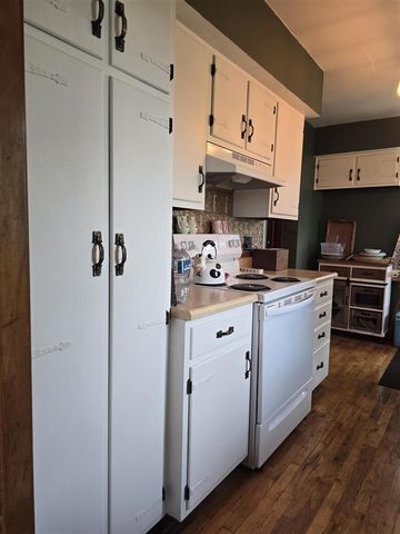 68482 White School Road, Sturgis, MI 49091