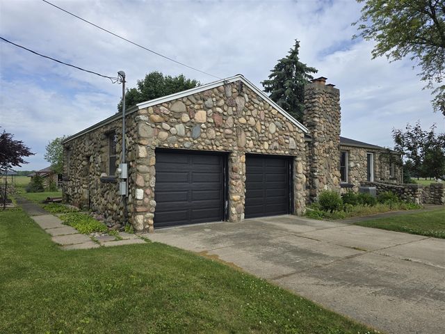 68482 White School Road, Sturgis, MI 49091
