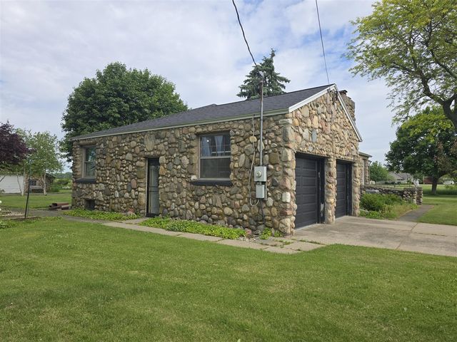 68482 White School Road, Sturgis, MI 49091