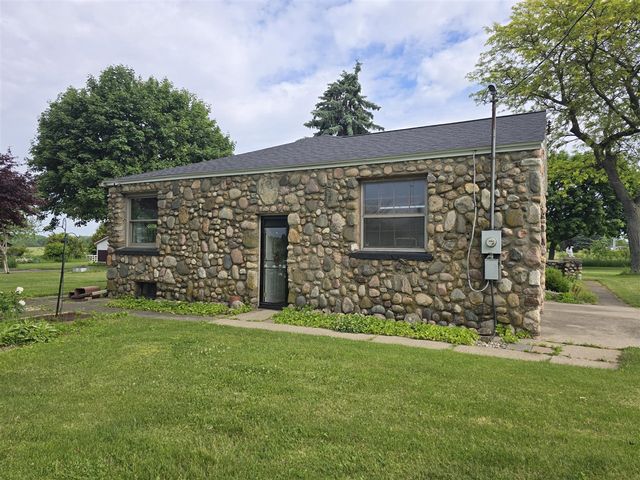 68482 White School Road, Sturgis, MI 49091