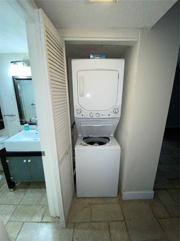 20505 E Country Club Dr 135, Aventura, FL 33180