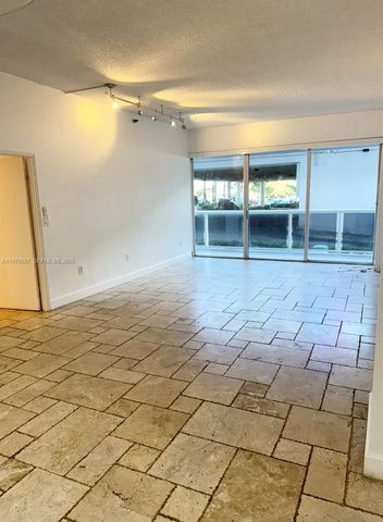 20505 E Country Club Dr 135, Aventura, FL 33180