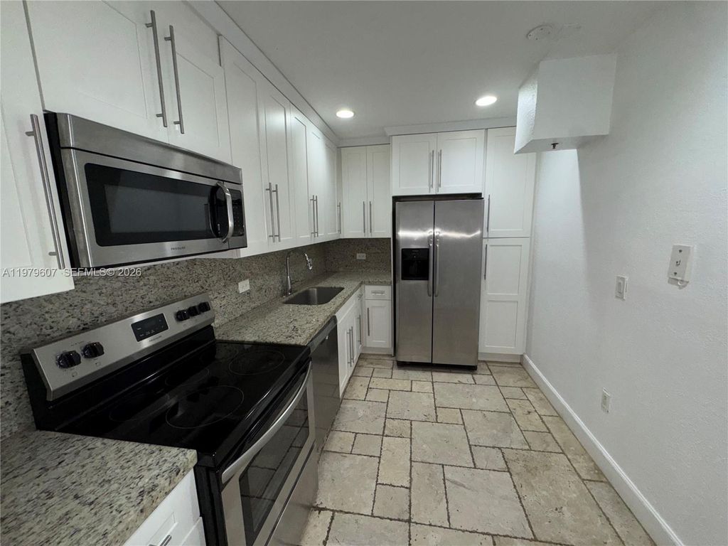 20505 E Country Club Dr 135, Aventura, FL 33180