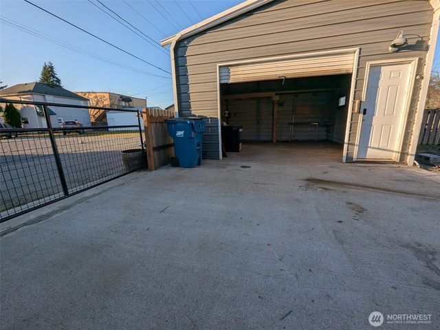 234 S Ferry Avenue, Monroe, WA 98272