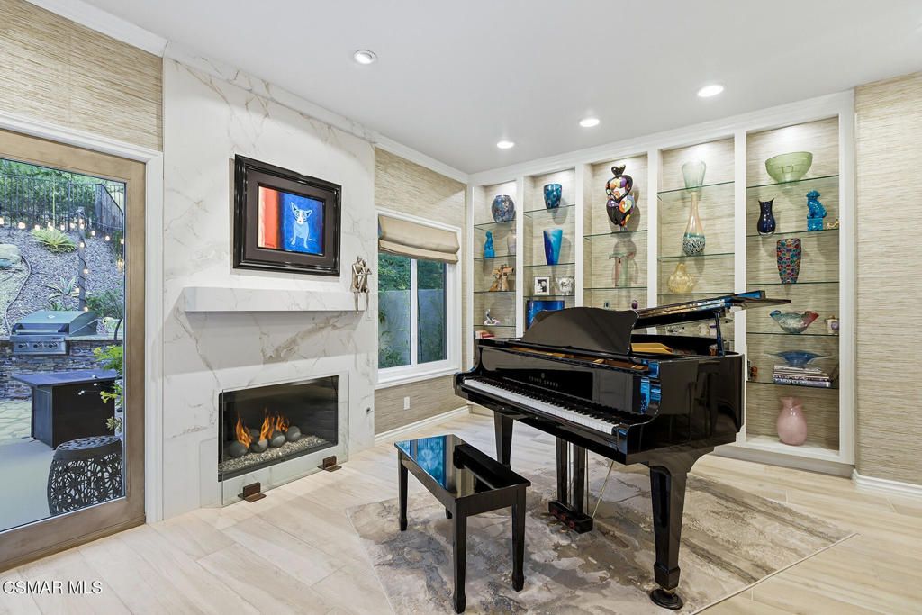 Image 11 of property listing at 5442 Westview Court, Westlake Village, CA 91362