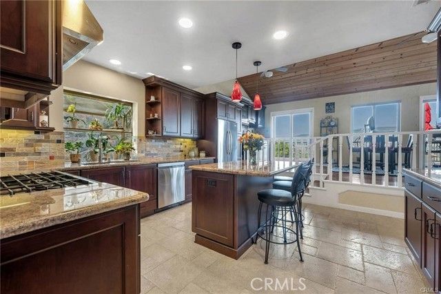 956 Crown Hill, Simi Valley, CA 93063