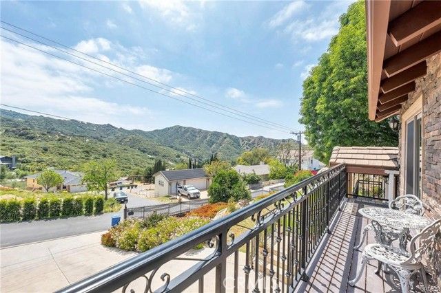 956 Crown Hill, Simi Valley, CA 93063