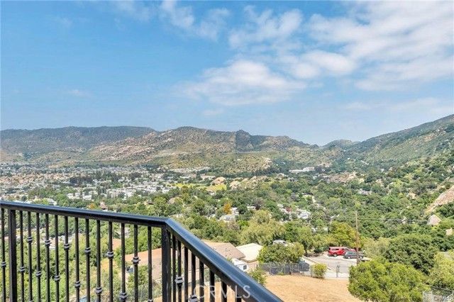 956 Crown Hill, Simi Valley, CA 93063