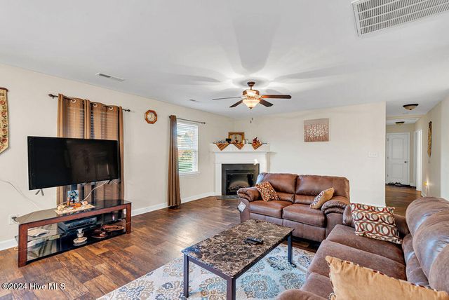 308 Channel Run Lane, Sneads Ferry, NC 28460