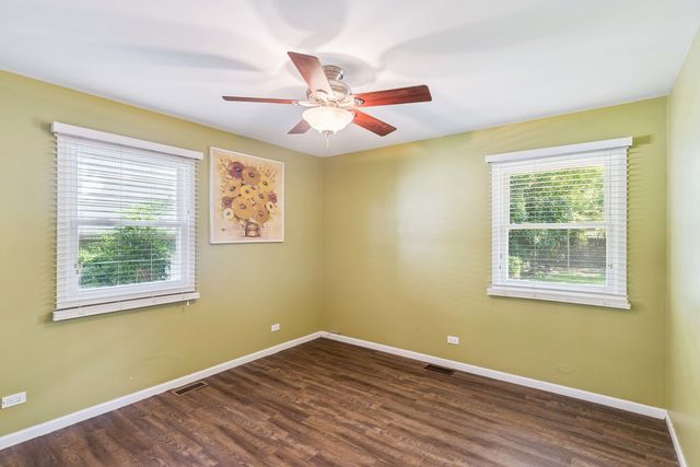 26325 N Walnut Avenue, Mundelein, IL 60060