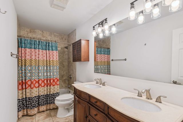 26325 N Walnut Avenue, Mundelein, IL 60060