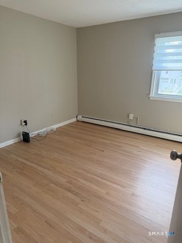 136 Oxford Road, Milford, CT 06460