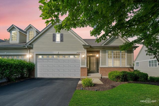 1920 Glenwood Circle B, Sugar Grove, IL 60554