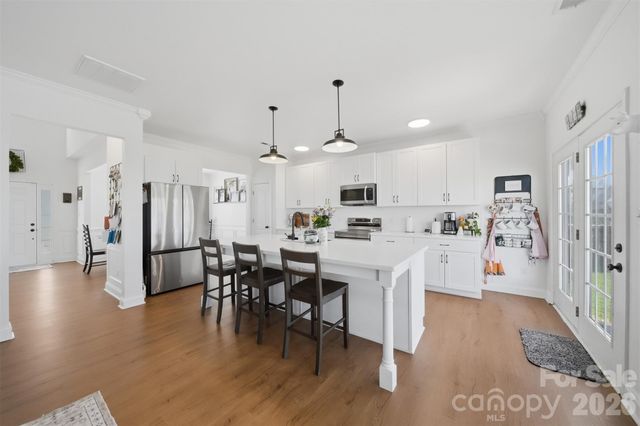 5050 Orchard Park Drive, Hickory, NC 28602