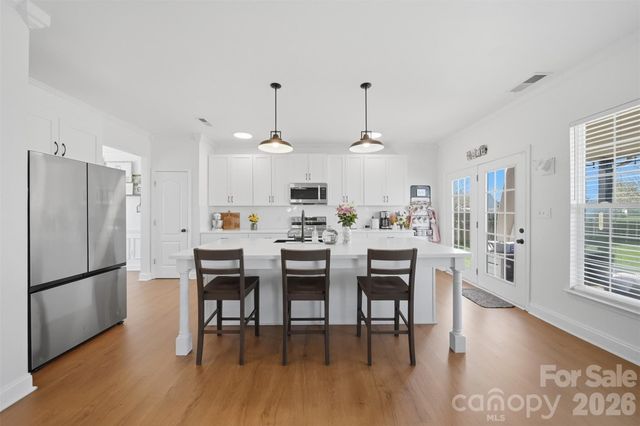 5050 Orchard Park Drive, Hickory, NC 28602