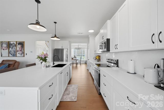 5050 Orchard Park Drive, Hickory, NC 28602