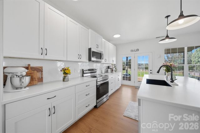 5050 Orchard Park Drive, Hickory, NC 28602