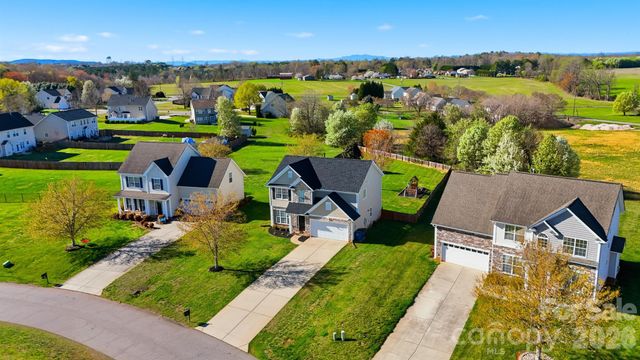 5050 Orchard Park Drive, Hickory, NC 28602