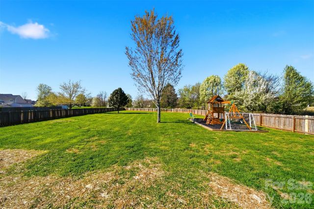 5050 Orchard Park Drive, Hickory, NC 28602