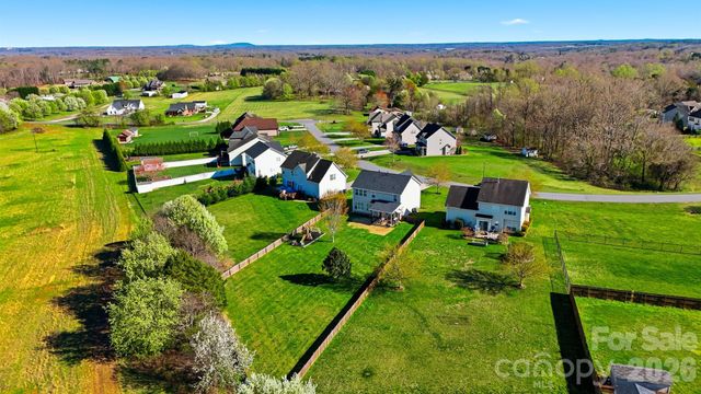 5050 Orchard Park Drive, Hickory, NC 28602