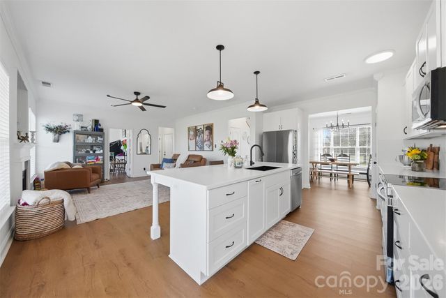 5050 Orchard Park Drive, Hickory, NC 28602